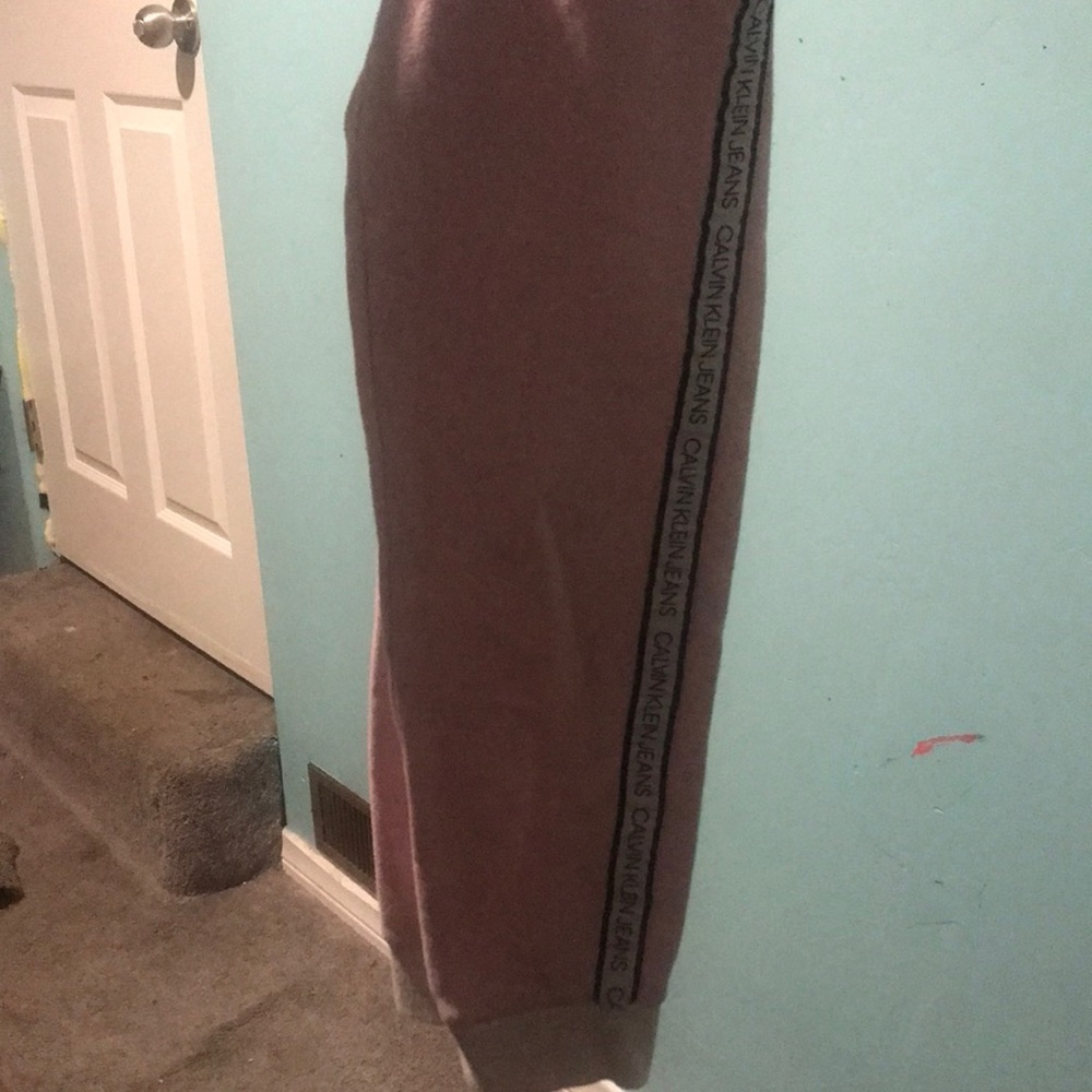 Sweatshirt and sweats, aCalvin Klein, color light pink and white,  size is 8/10